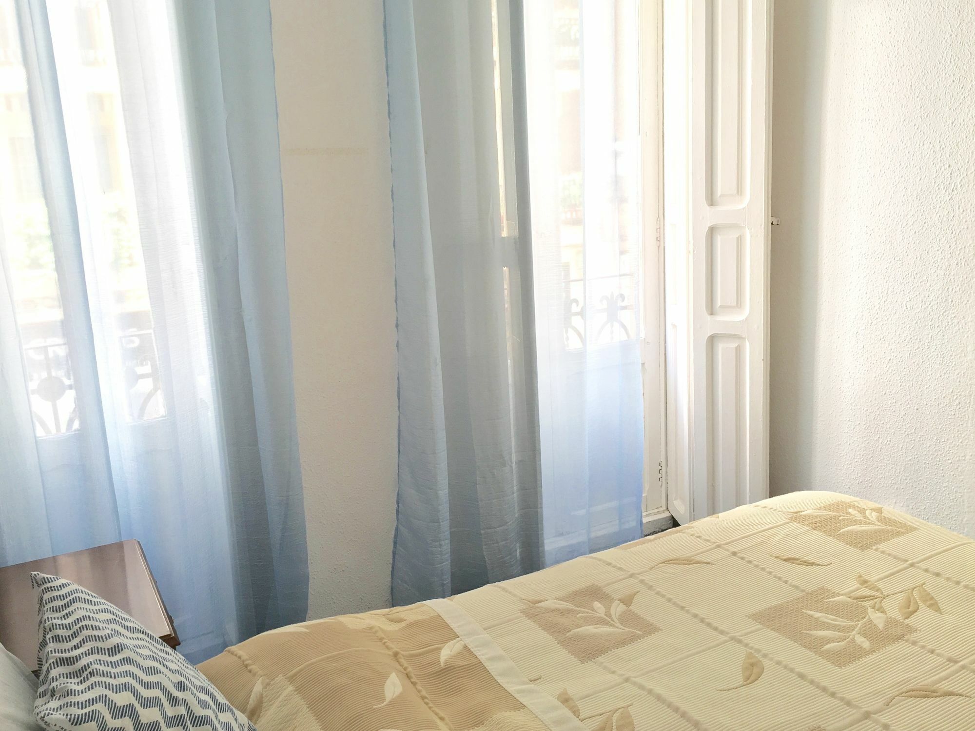 Oyo Ruzafa Guesthouse Valencia Bagian luar foto