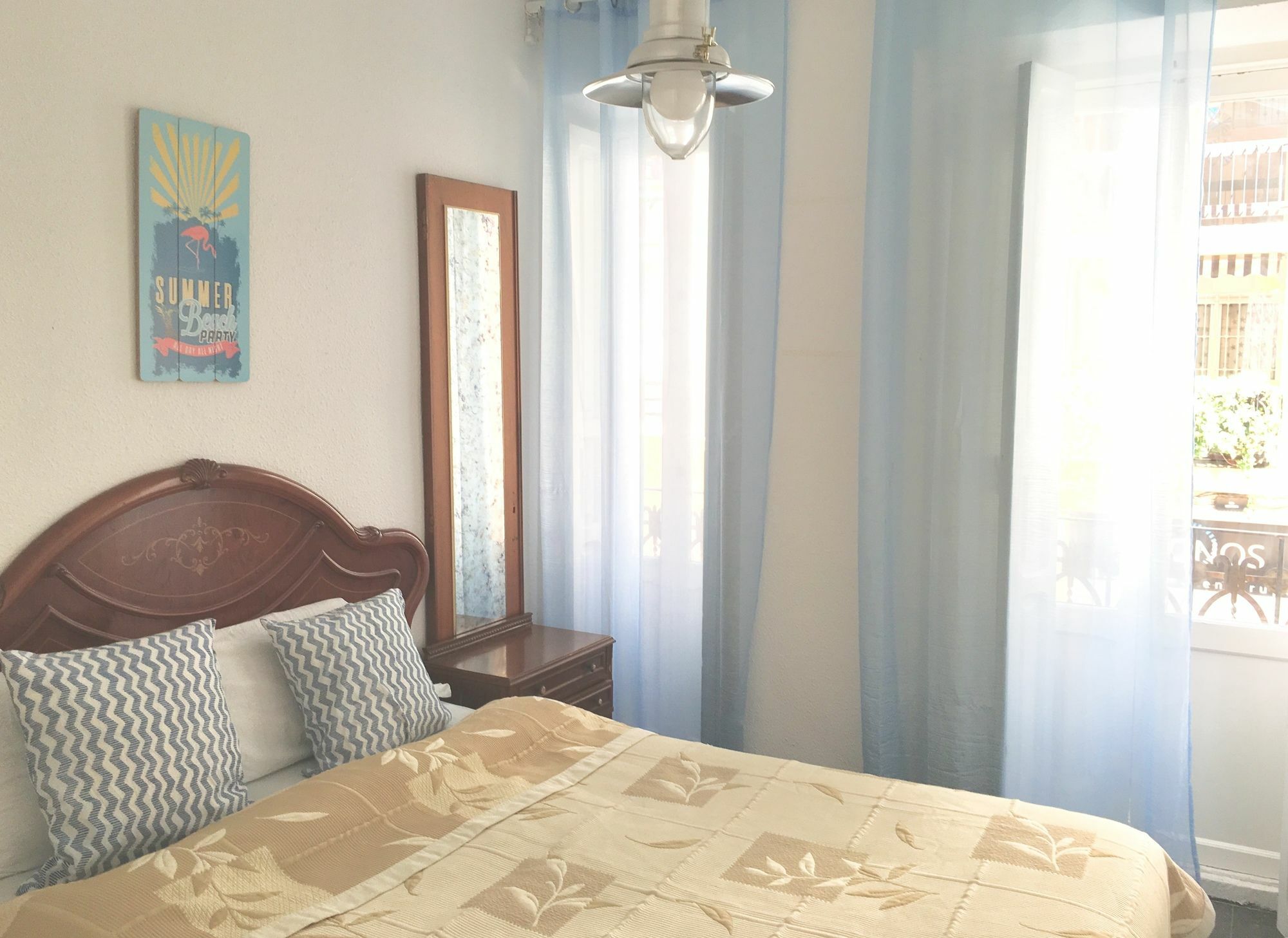 Oyo Ruzafa Guesthouse Valencia Bagian luar foto